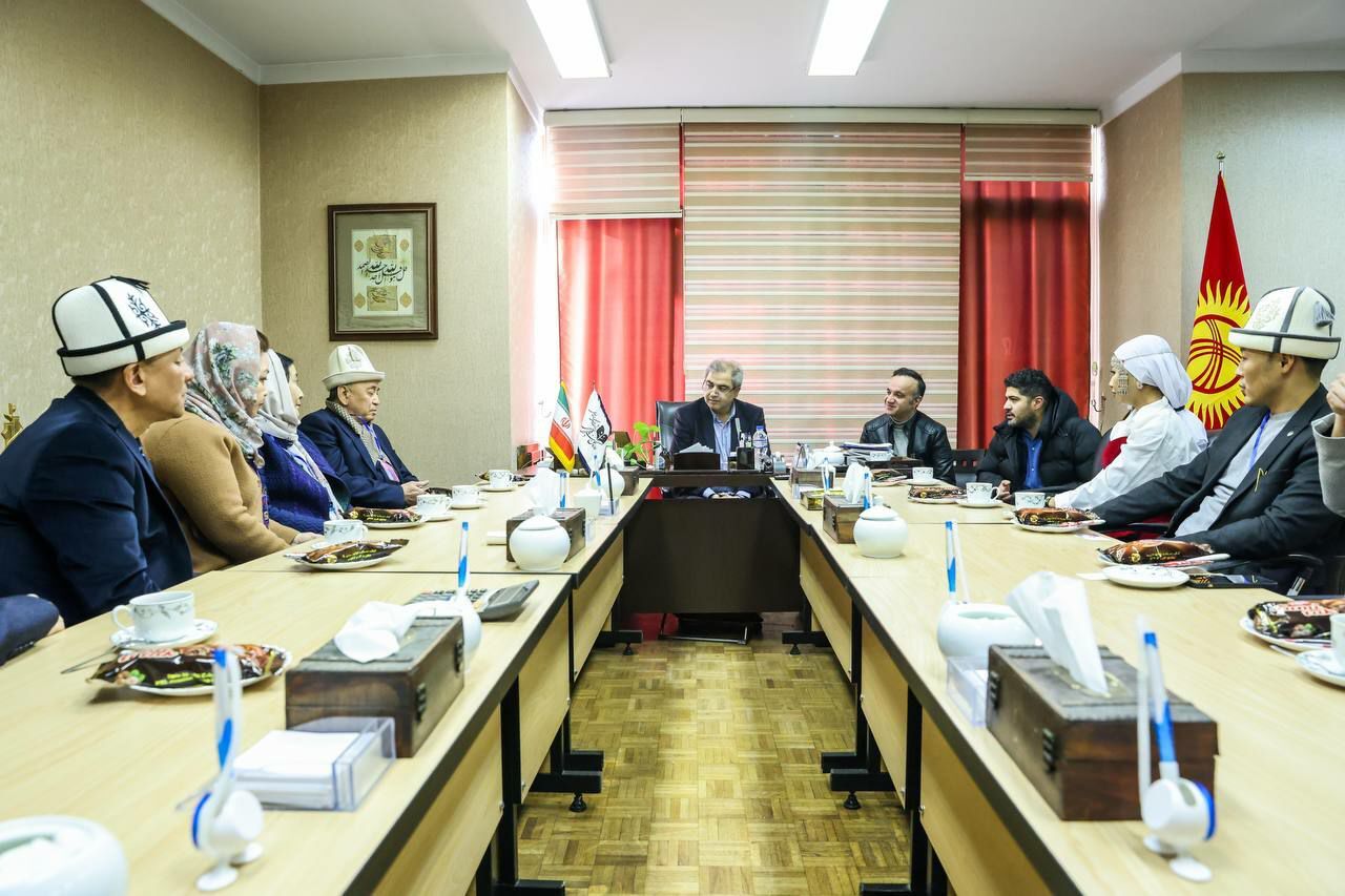 نشست صمیمی مدیران اداره کل هنرهای نمایشی با هنرمندان قرقیزستانی