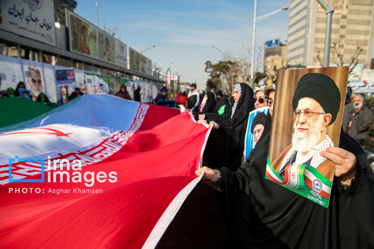 راهپیمایی ۲۲ بهمن در تهران آغاز شد