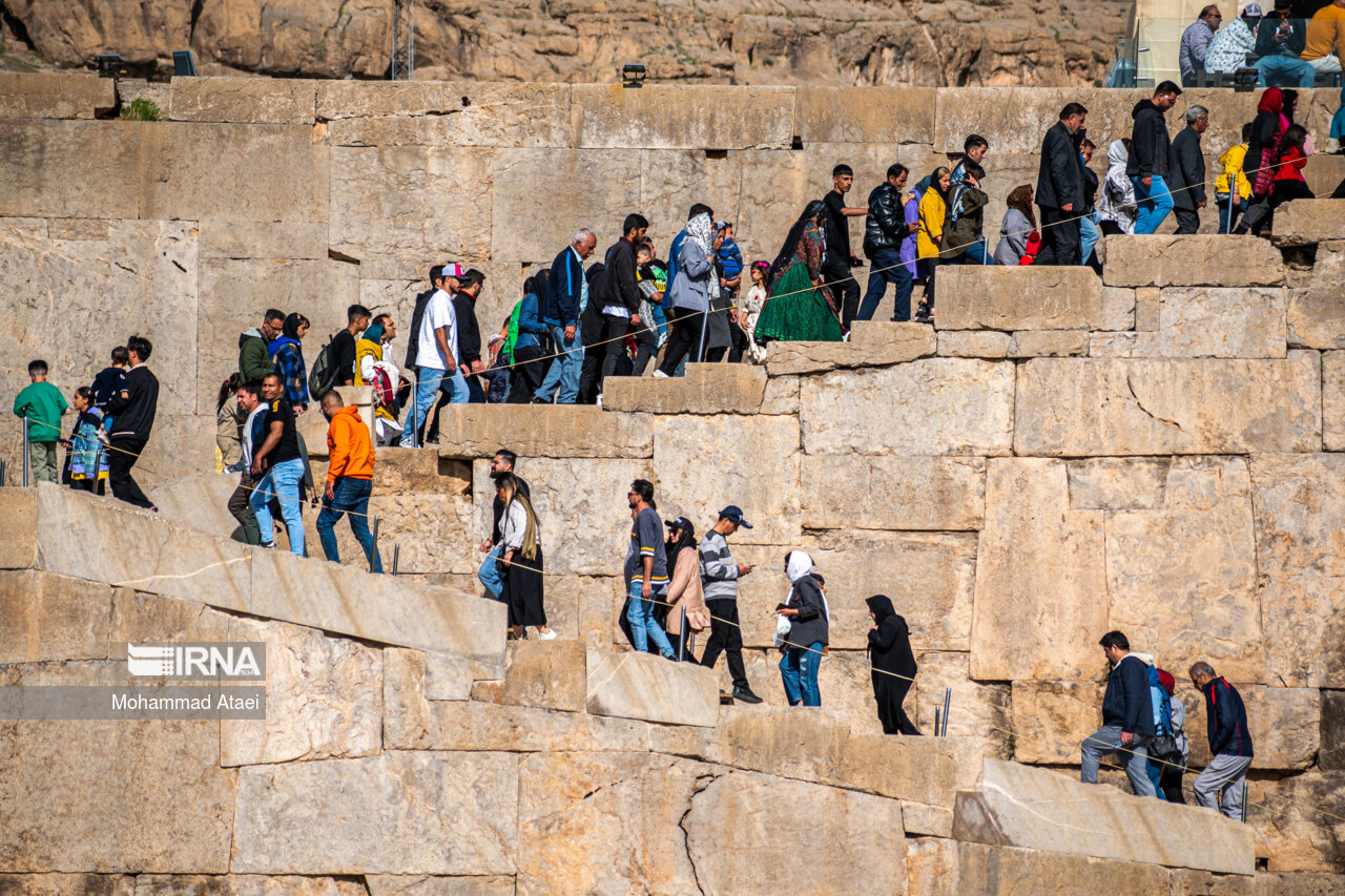 بیش از ۲.۵ میلیون نفر از اماکن گردشگری فارس دیدن کردند