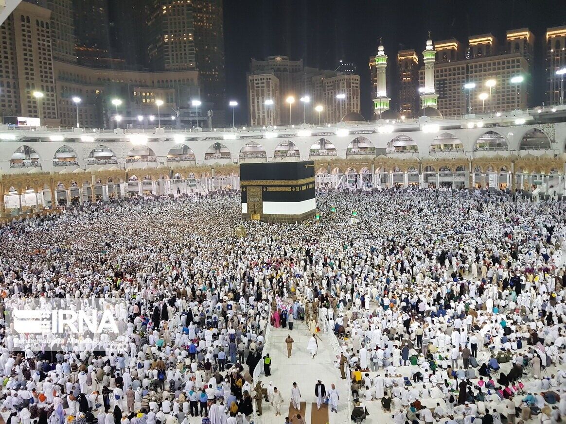 سفر به جهان حُسن با بال عشق