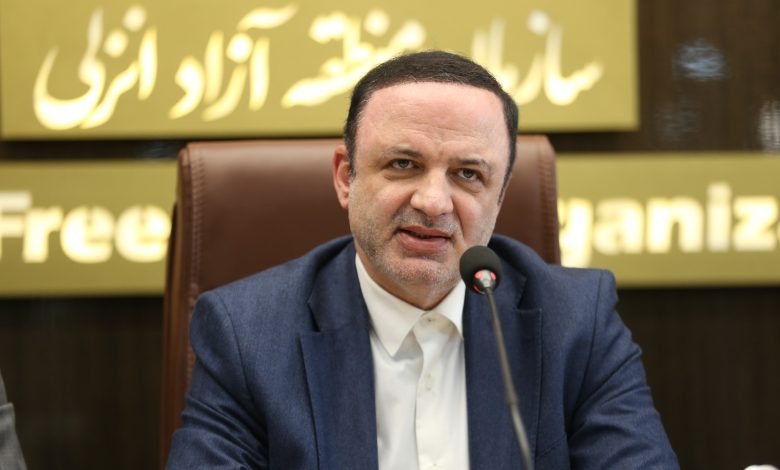 دبیر شورای‌عالی مناطق آزاد در جمع سرمایه‌گذاران و فعالان اقتصادی انزلی تاکید کرد؛ حل مشكلات سرمایه‌گذاران و توسعه صادرات در منطقه آزاد انزلی در دستور كار