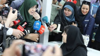 بازدید سخنگوی دولت از یك كارگاه تولیدی پوشاك در منطقه آزاد انزلی
