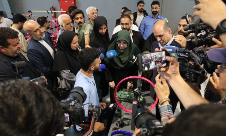 سخنگوی دولت از كارخانه تولیدی دوچرخه بازدید كرد