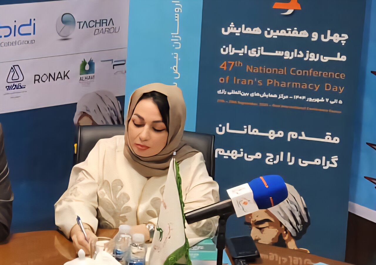 اعطای نشان عالی به مفاخر داروسازی