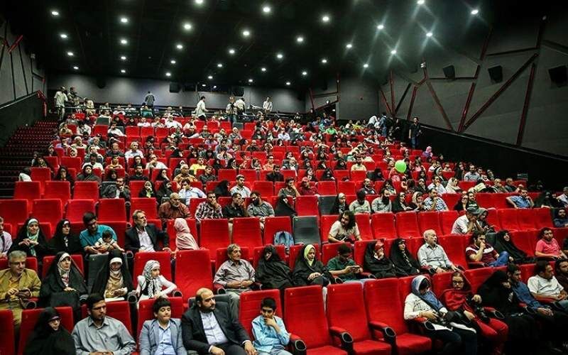 گفت‌وگوی تربیتی روی صندلی‌های سینما در فارس