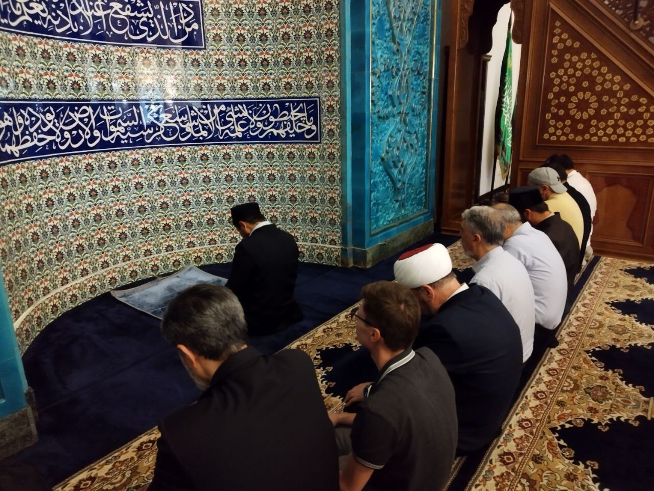 وزیر ارشاد، نماز را با مسلمانان سن‌پترزبورگ اقامه کرد + فیلم