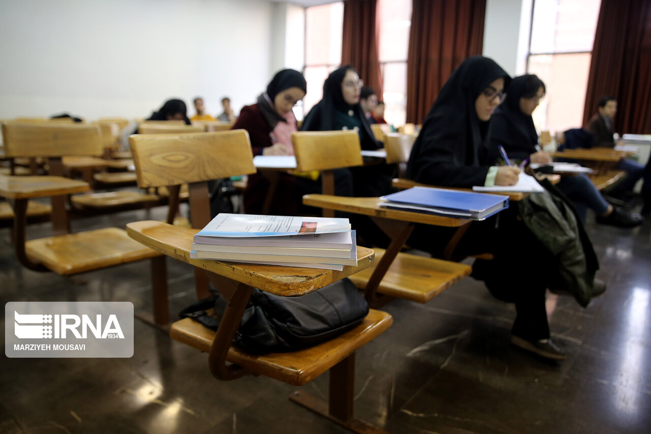 جزوه جای کتاب را گرفته است/آغاز دیرهنگام کلاس‌ نو ورودی‌ها چالش پنهان نشر دانشگاهی