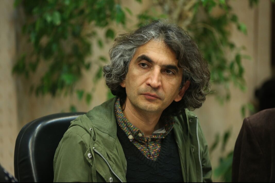 هنرمند مجسمه ساز: پاییز- برگ نظام نخبگانی هنر و  سیاست را درگیر می کند