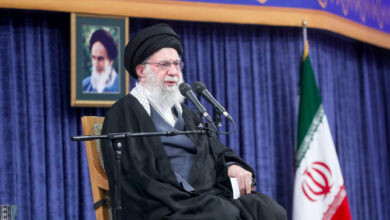 رهبر معظم انقلاب اسلامی در سالروز میلاد مبارک مولیالموحدین حضرت علیبنابیطالب(ع) و ششمین سالگرد شهادت سردار سلیمانی، در دیدار خانوادههای معظم شهیدان جنگ ۱۲ روزه (شهدای اقتدار)، عدالت و تقوای امیرمومنان را دو قله مورد نیاز کشور و واجبترین خصوصیات برای اداره جامعه خواندند و با تأکید بر لزوم هوشیاری و تقویت وحدت ملی در مقابل «جنگ نرم» دشمنان، گفتند: این جنگِ مبتنی بر «فریب و دروغ و تهمت و شایعه» همان جنگی است که دشمنان حکومت علوی پس از شکستهای نظامی در مقابل آن حضرت در پیش گرفتند تا مانع تحقق اهداف ایشان شوند.