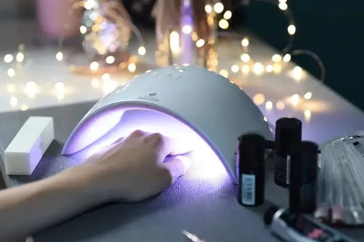 از پیری پوست تا سرطان؛ خطرات پنهان لاک ژل و کاشت ناخن
