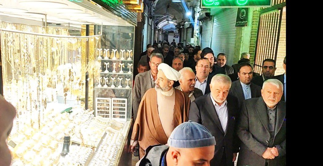 بازدید وزیر میراث فرهنگی از بازارهای زرگری و شاه‌زاده فاضل یزد + فیلم