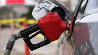 جدیدترین اطلاعیه بورس انرژی درخصوص عرضه بنزین ویژه وارداتی نشان می‌دهد قیمت هر لیتر بنزین سوپر از ۶۹ هزار و ۵۰۰ تومان، به قیمت قبل یعنی ۶۵ هزار و ۸۰۰ تومان برگشته است.