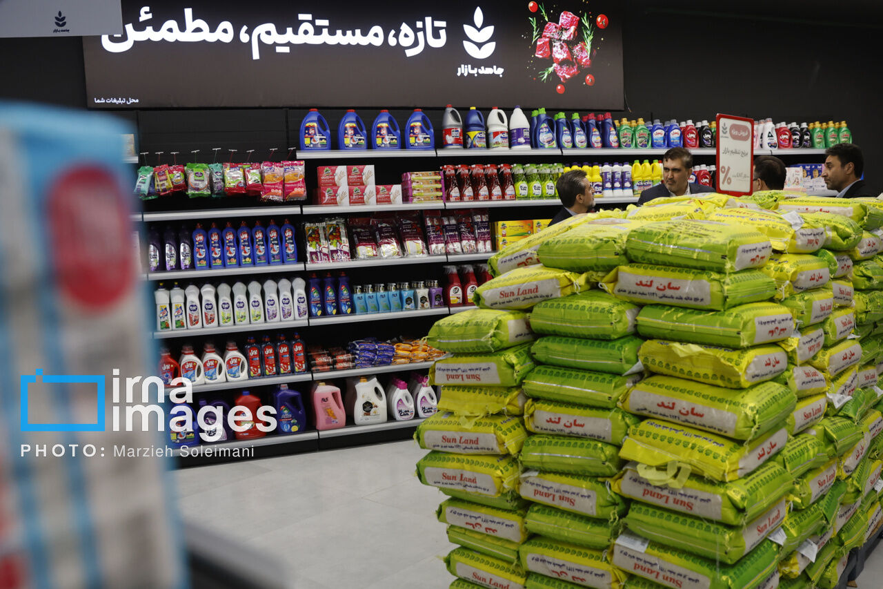 انواع کالاهای اساسی در سراسر کشور موجود است/تامین سه‌برابری میوه شب عید 