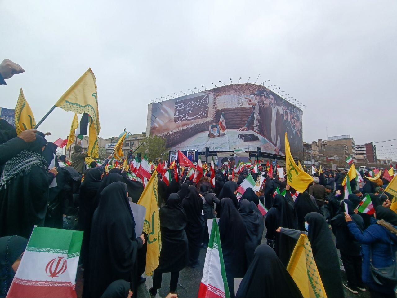 بانگ الله اکبر در میدان انقلاب تهران پیچید/ روزه داران علیه رژیم صهیونیستی و آمریکا