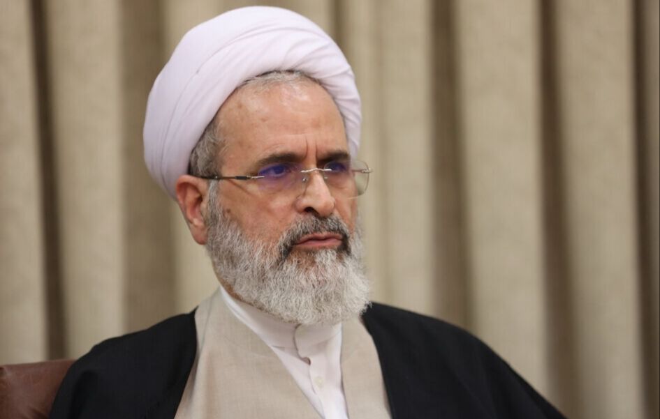 حوزویان جنگ و جهاد تبیین را در اولویت قرار دهند