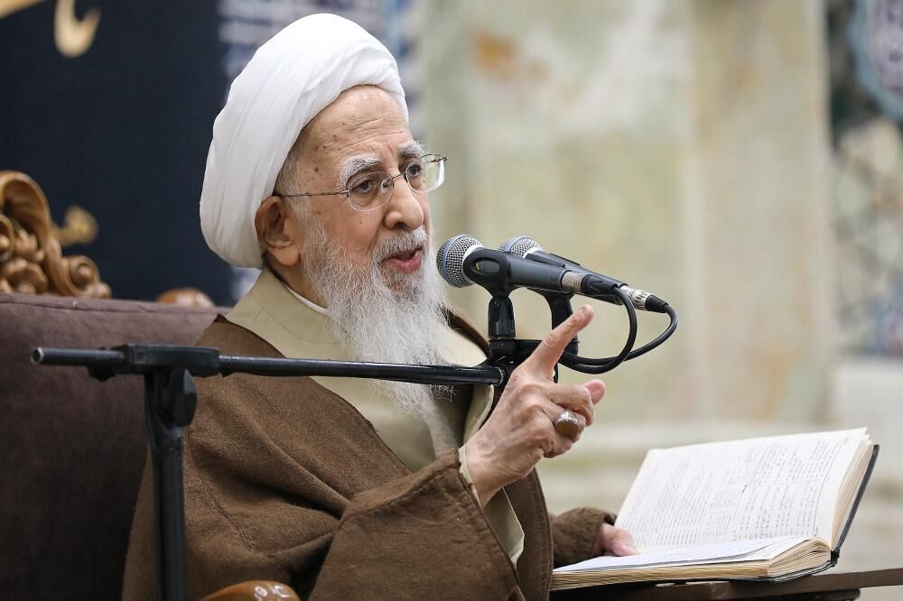آیت الله جوادی آملی: مظاهر خذلان و خواری استکبار جهانی آشکار شده‌است